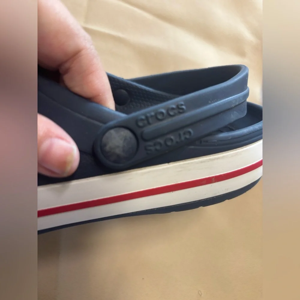 CROCS Kids Navy Clogs with‎ Dinosaur Charms